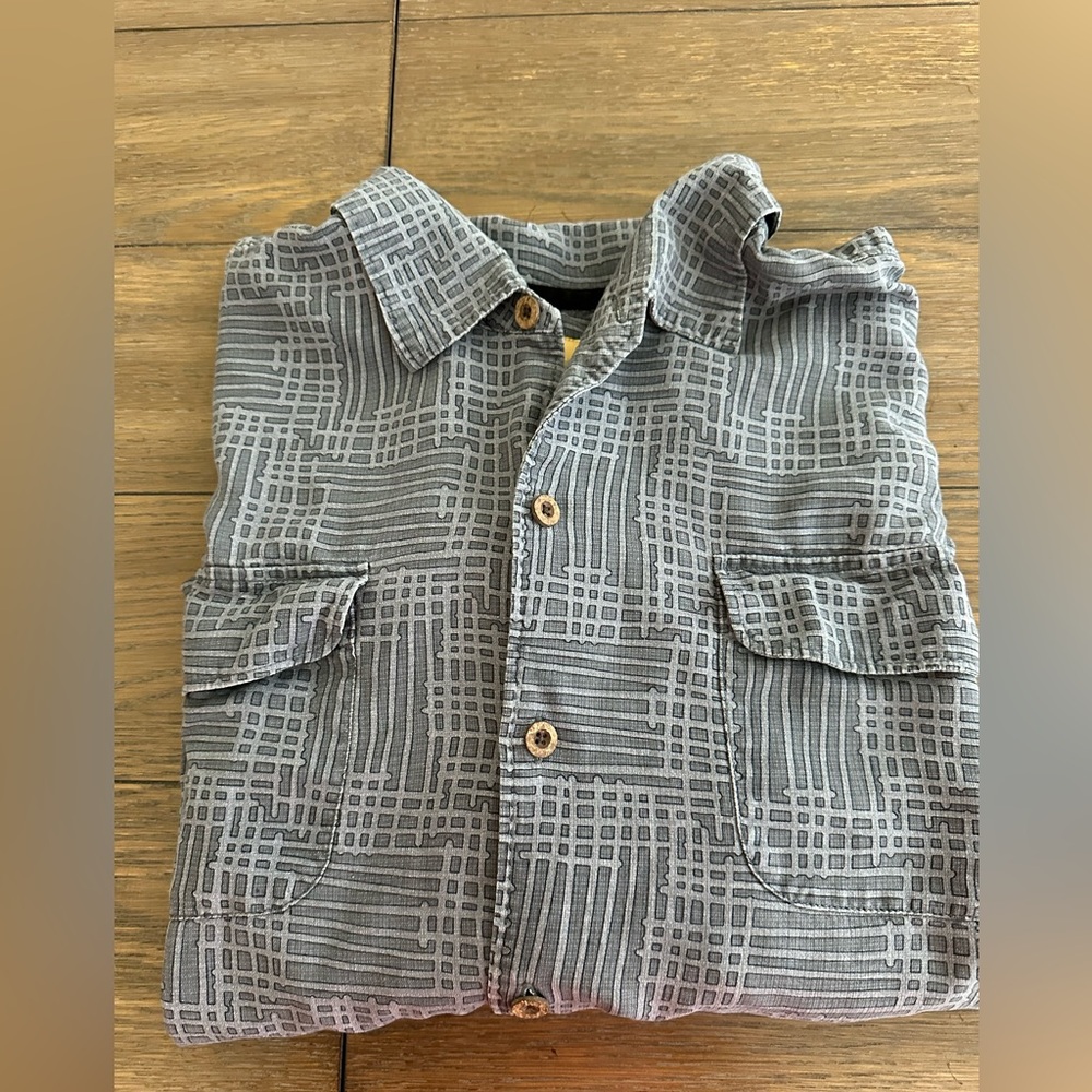 Tommy Bahama Gray Patterned Men's shirt sleeve button down shirt